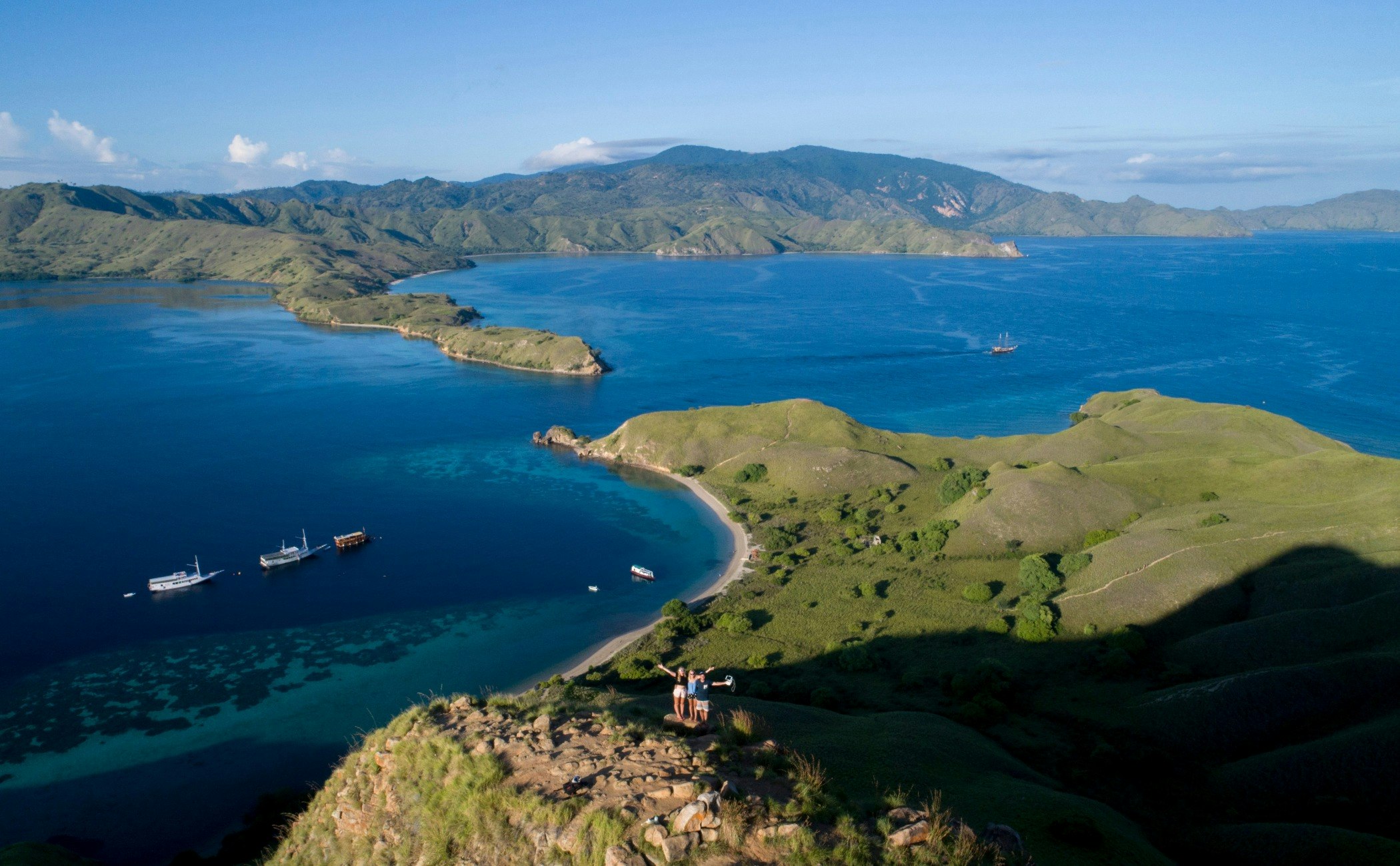 land,outdoors,nature,water,sea,shoreline,coast,boat,transportation,peninsula