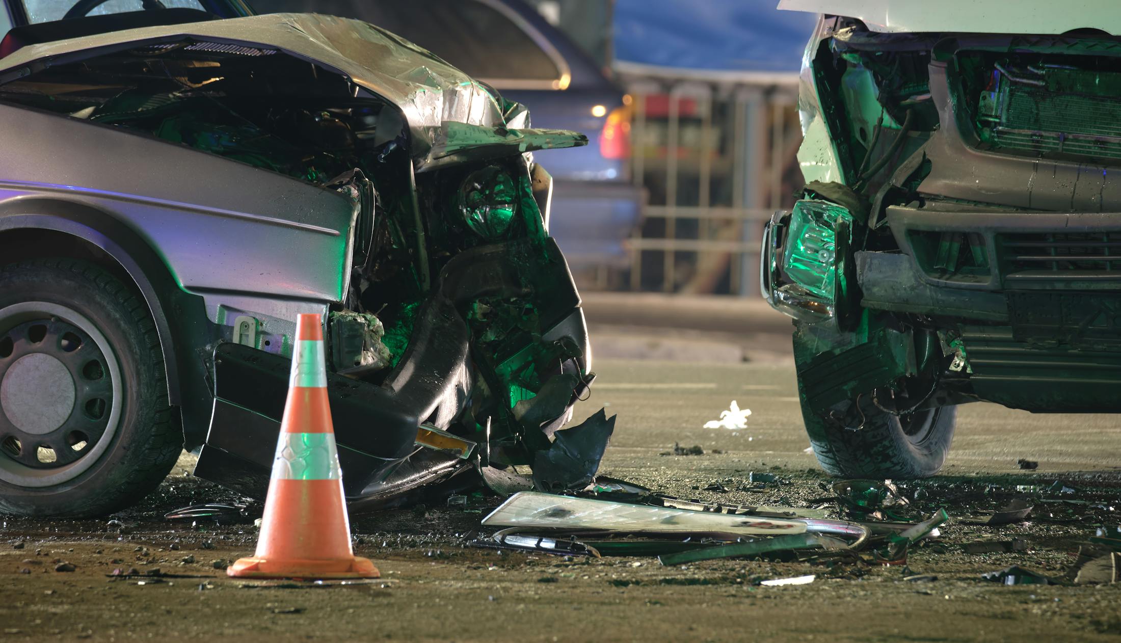 2 cars isvolved in an accident