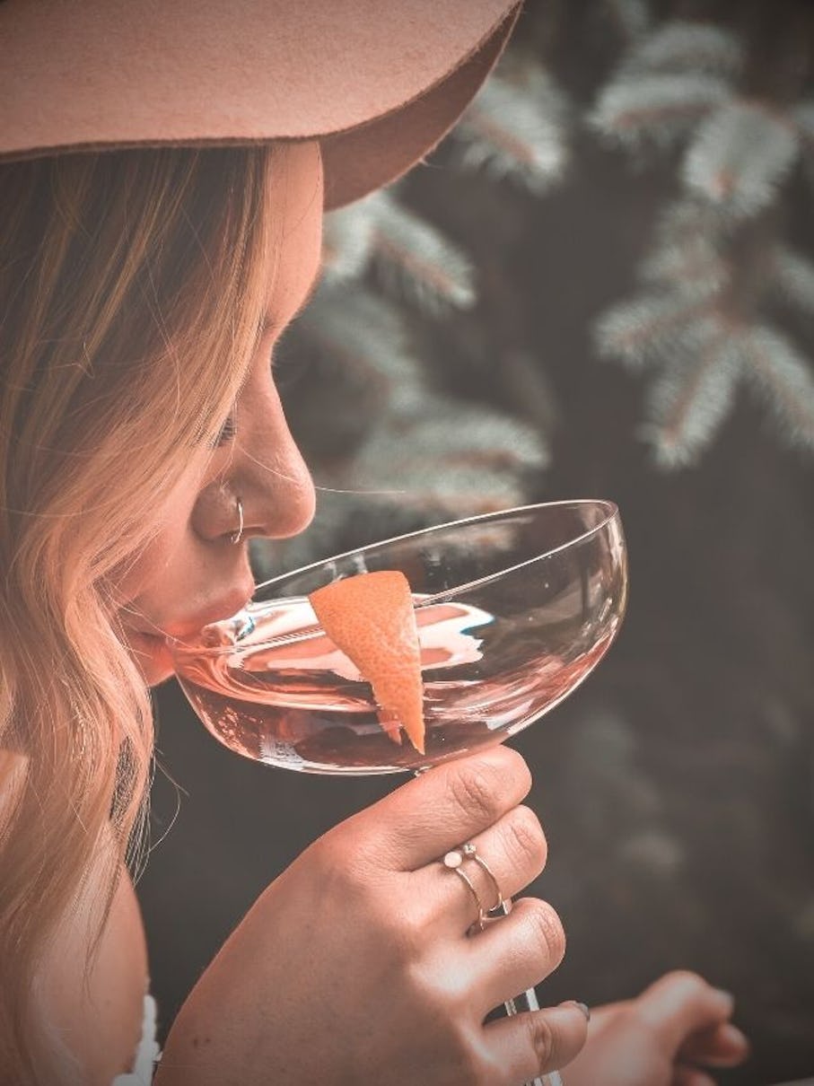 Alcohol's Impact on Eye Health Alcohol's Impact on Eye Health