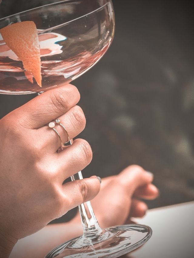 How Alcohol Affects Your Eyes Effects Explained MTHK