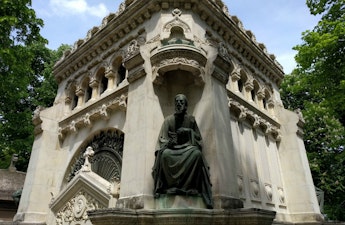 The beautiful open-space museum in Bucharest: Bellu Cemetery