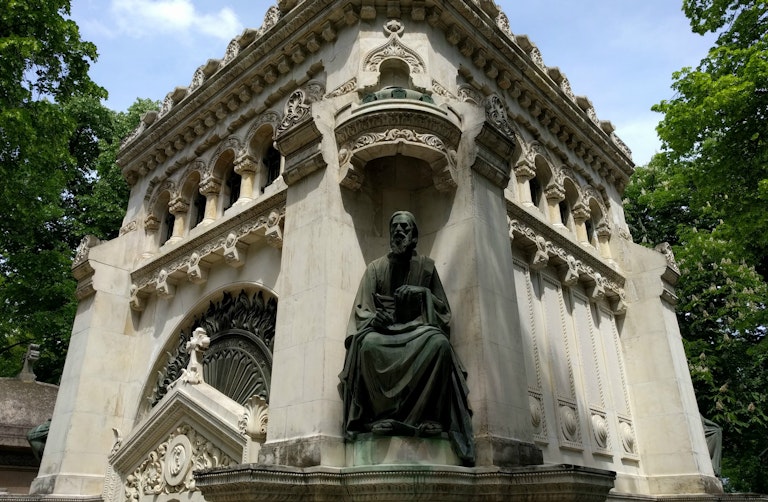 The beautiful open-space museum in Bucharest: Bellu Cemetery