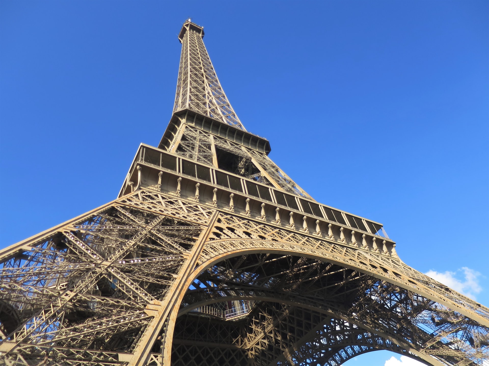 15 EXCITING Facts About The Eiffel Tower (You May Not Know!)