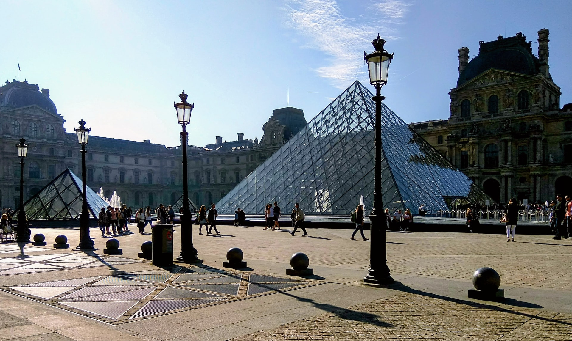 10 Interesting Facts About the Louvre Pyramid Questo