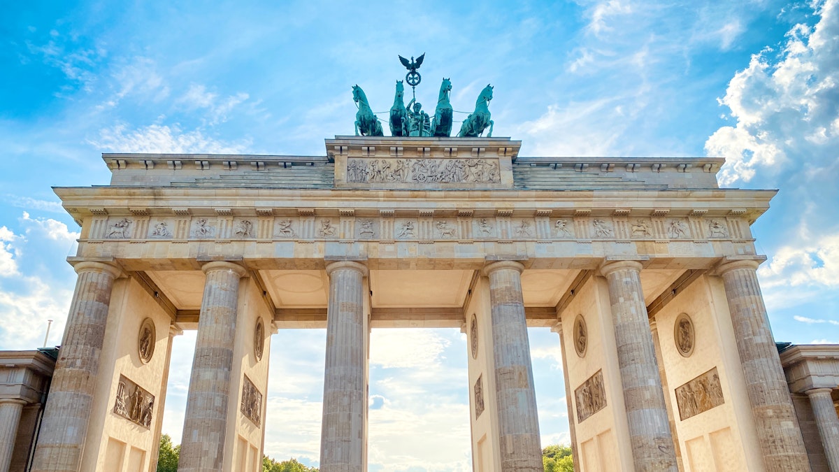 Discover Brandenburg Gate Detailed Guide & Fun Facts Questo