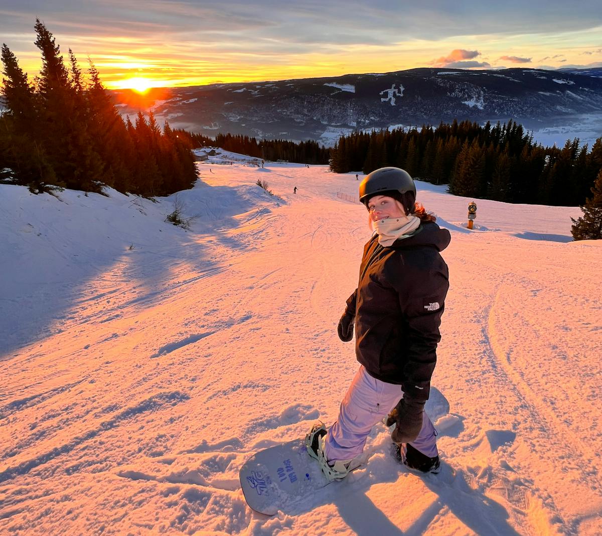 Det blir mange timer med snowboard for Geilojenta Kamilla Espeli Olsen.
