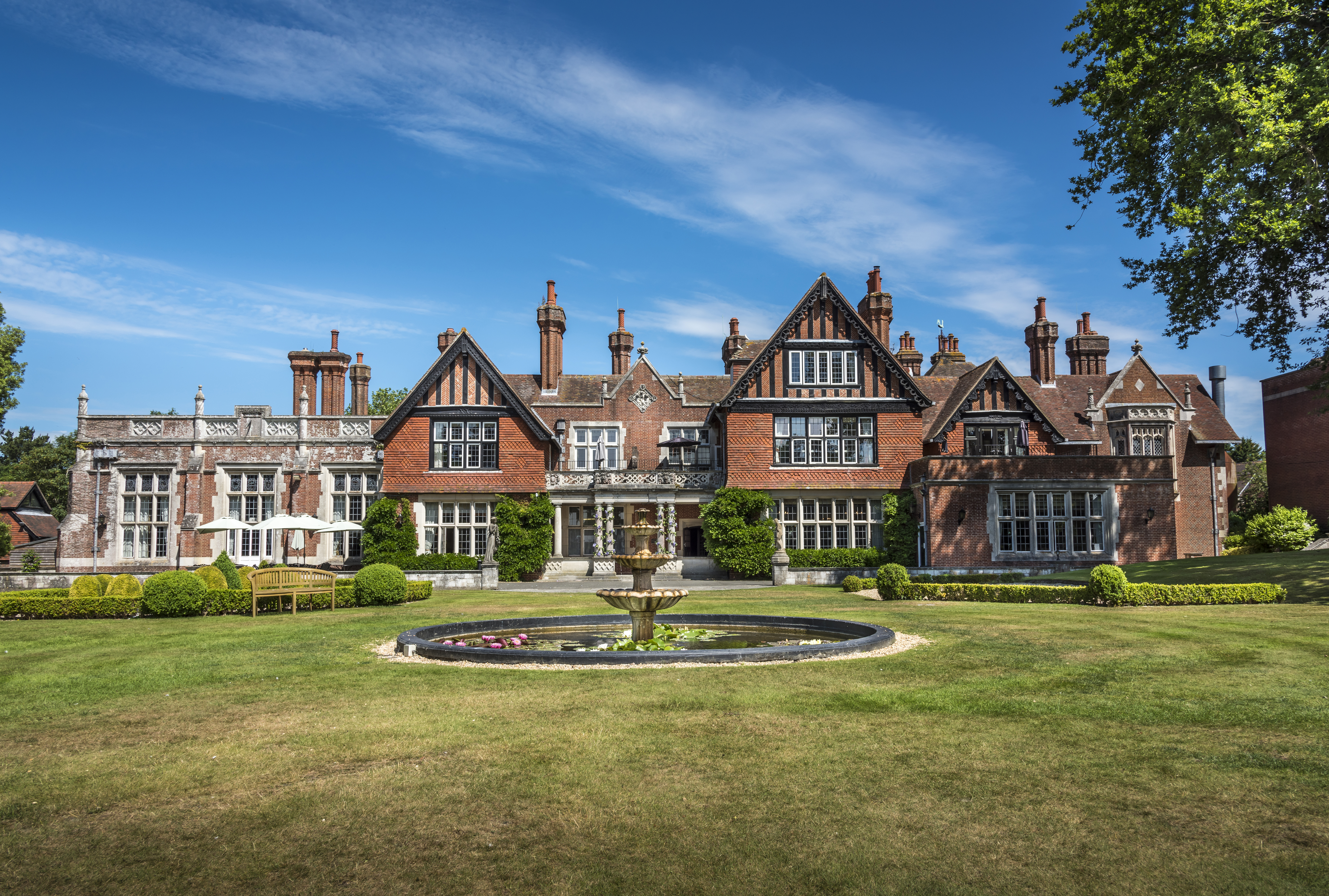 4 Star Hotel Resort In Lymington Macdonald Elmers Court