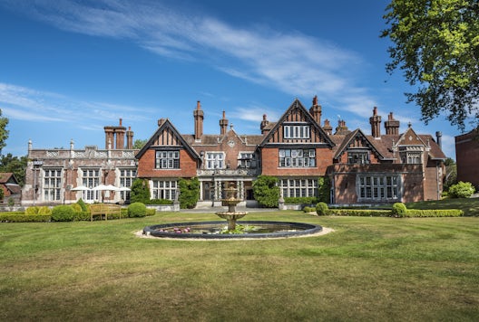 Elmers Court Exterior