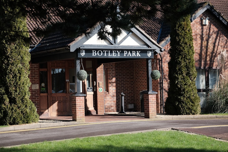 Botley Park Entrance