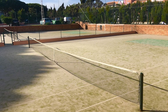 Tennis at Dona Lola