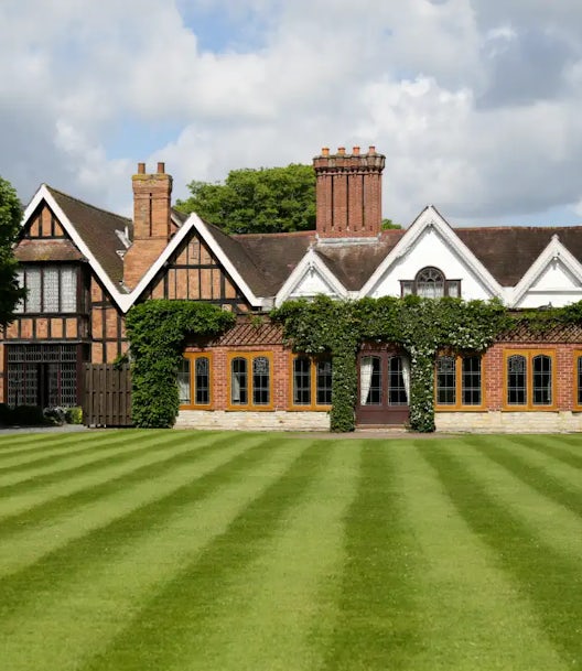 Alveston Manor lawn