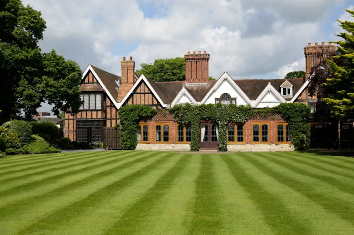 Alveston Manor lawn
