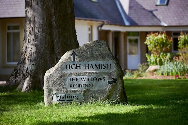 Tigh Hamish & The Willows Direction Stone