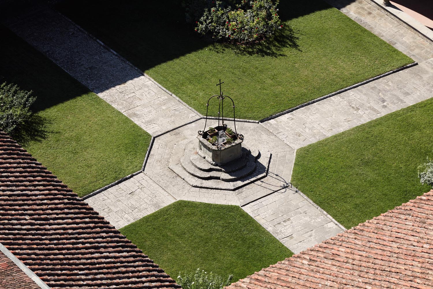 Secondo chiostro. Firenze, Santa Croce, complesso monumentale