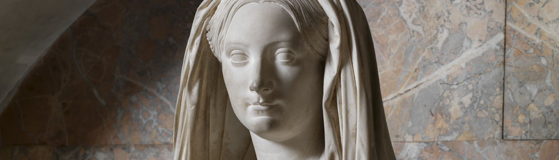 Lorenzo Bartolini, “Busto di Charlotte Napoleon Bonaparte”, particolare della “Tomba monumentale di Charlotte Napoleon Bonaparte”, 1840, marmo. Firenze, Santa Croce, transetto destro, cappella Giugni Bonaparte Lorenzo Bartolini, “Busto di Charlotte Napoleon Bonaparte”, particolare della “Tomba monumentale di Charlotte Napoleon Bonaparte”, 1840, marmo. Firenze, Santa Croce, transetto destro, cappella Giugni Bonaparte