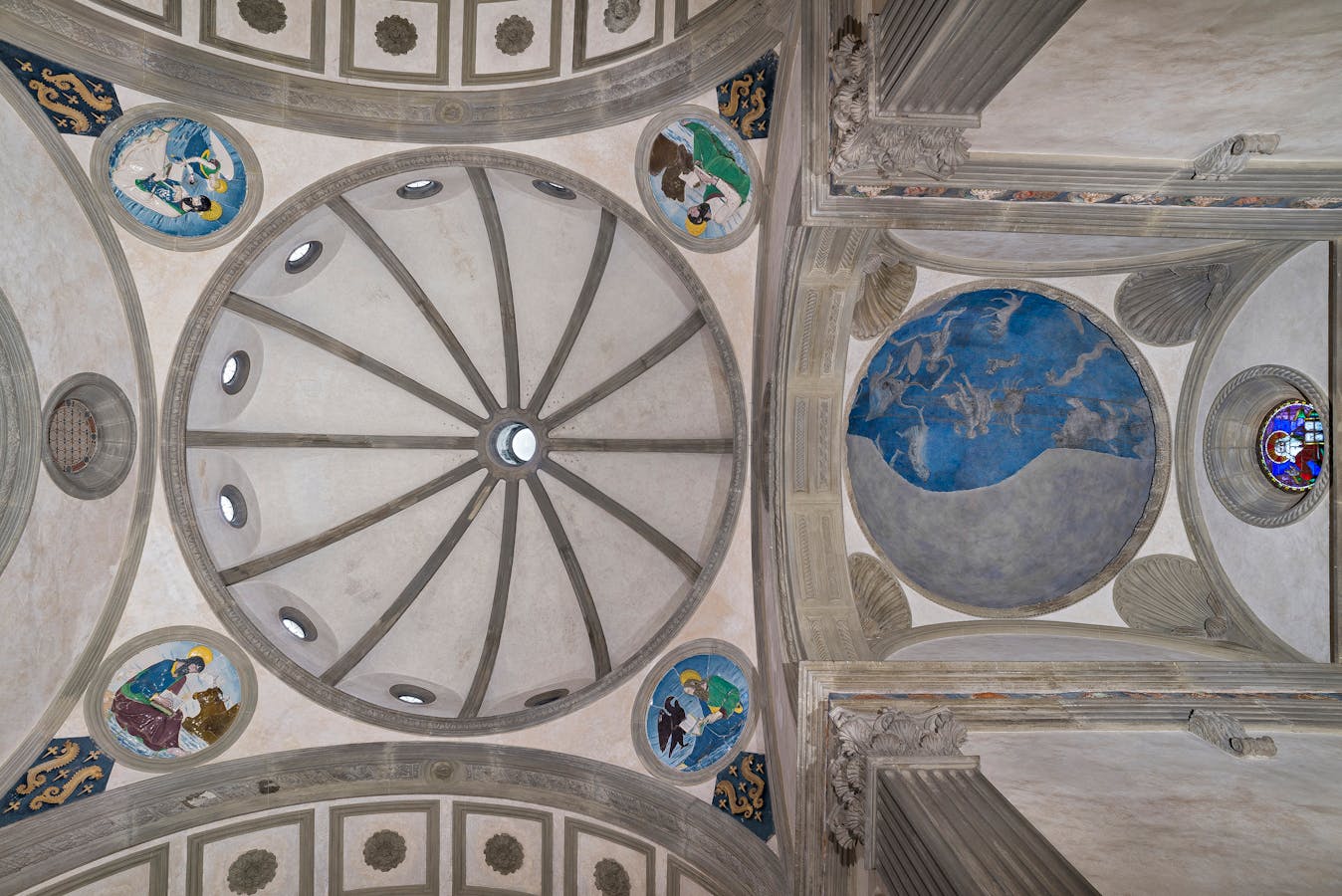 Cupole della cappella Pazzi, 1443-1478. Firenze, Santa Croce, primo chiostro Cupole della cappella Pazzi, 1443-1478. Firenze, Santa Croce, primo chiostro