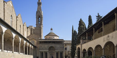 Primo chiostro. Firenze, Santa Croce, complesso monumentale Primo chiostro. Firenze, Santa Croce, complesso monumentale