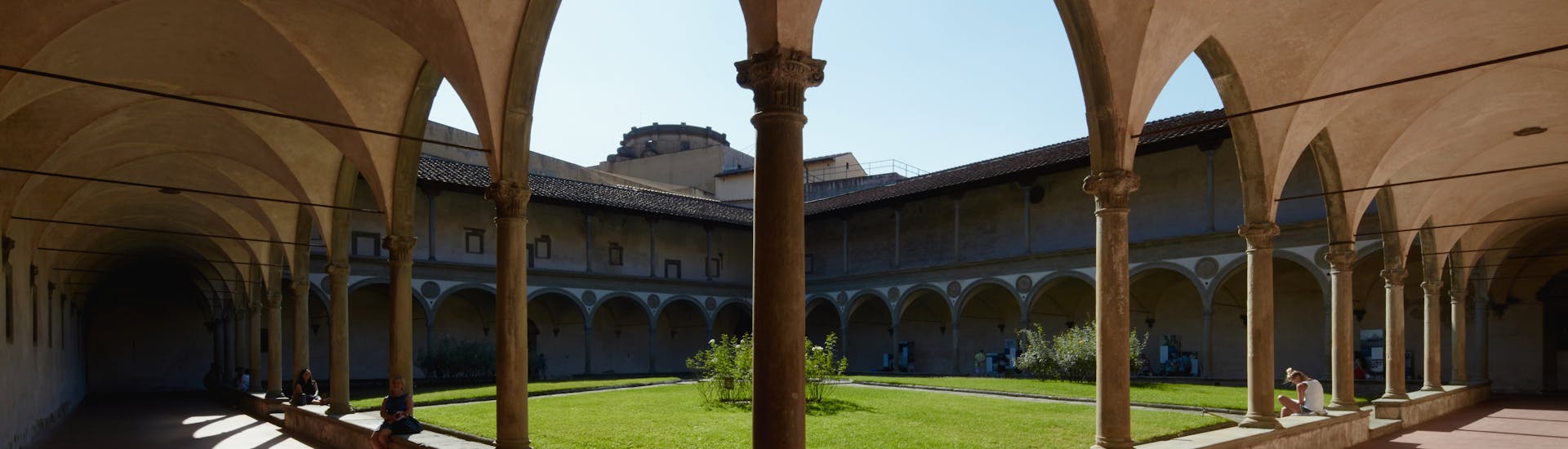Secondo chiostro. Firenze, Santa Croce, complesso monumentale Secondo chiostro. Firenze, Santa Croce, complesso monumentale