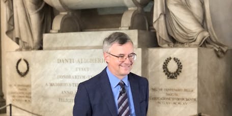Lo storico Alessandro Barbero davanti al Cenotafio di Dante, ottobre 2020. Firenze, Santa Croce, navata destra Lo storico Alessandro Barbero davanti al Cenotafio di Dante, ottobre 2020. Firenze, Santa Croce, navata destra
