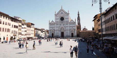 Facciata della Basilica di Santa Croce vista da Piazza Santa Croce. Firenze, Santa Croce, Complesso monumentale Facciata della Basilica di Santa Croce vista da Piazza Santa Croce. Firenze, Santa Croce, Complesso monumentale