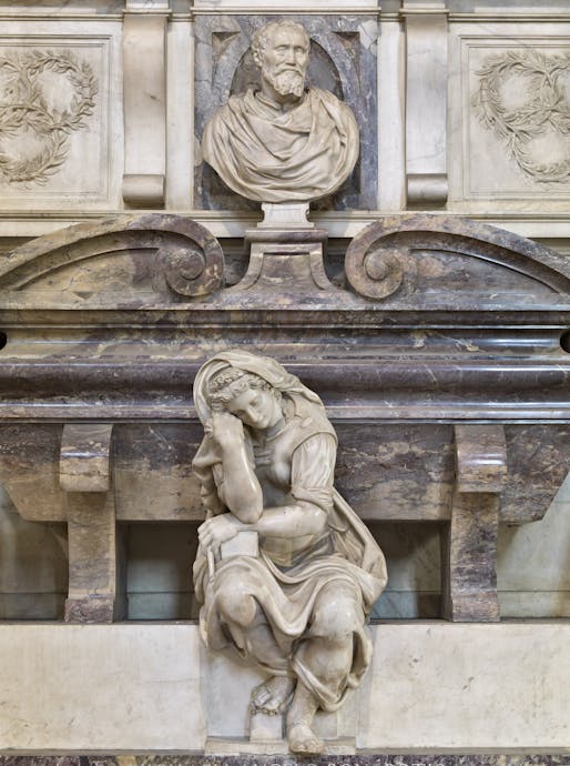 Giorgio Vasari: progetto; Battista Lorenzi: “Busto di Michelangelo”, “Pittura”; Valerio Cioli: “Scultura”; Giovanni Bandini detto Giovanni dell’Opera: “Architettura”; Giovan Battista Naldini: “Pietà e angeli reggicortina”, “Tomba monumentale di Michelangelo Buonarroti”, particolare, 1564-1576, marmo e affresco. Firenze, Santa Croce, navata destra