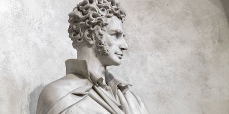 Antonio Berti, “Tomba monumentale di Ugo Foscolo”, particolare, 1935-1937, inaugurato 1939, marmo. Firenze, Santa Croce, navata destra Antonio Berti, “Tomba monumentale di Ugo Foscolo”, particolare, 1935-1937, inaugurato 1939, marmo. Firenze, Santa Croce, navata destra