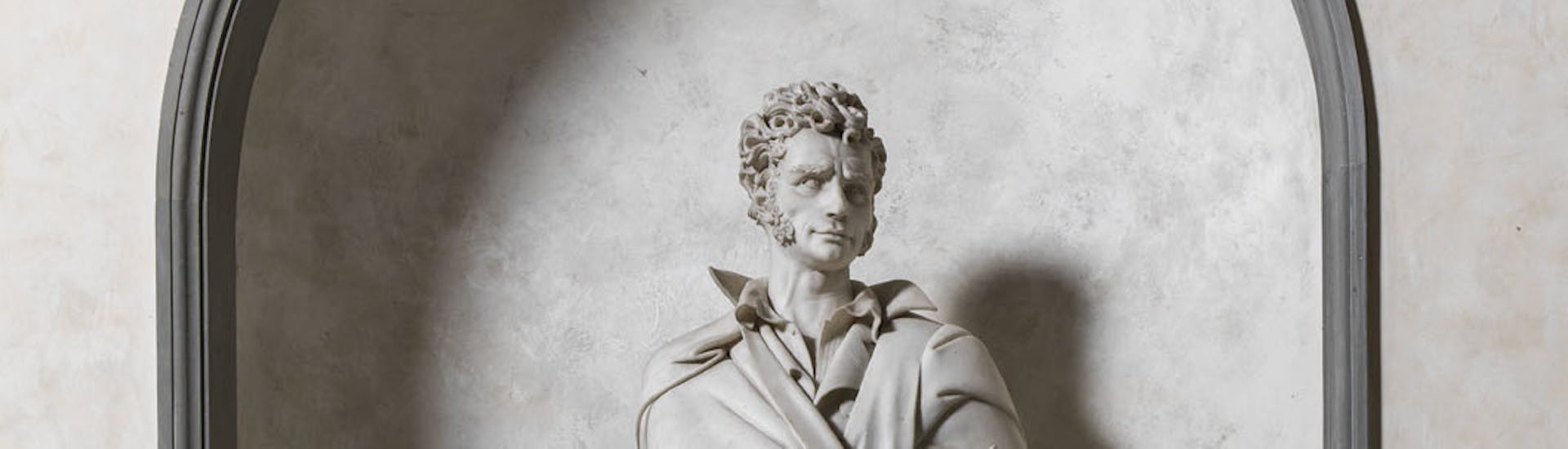 Antonio Berti, “Tomba monumentale di Ugo Foscolo”, 1935-1937, inaugurato 1939, marmo. Firenze, Santa Croce, navata destra Antonio Berti, “Tomba monumentale di Ugo Foscolo”, 1935-1937, inaugurato 1939, marmo. Firenze, Santa Croce, navata destra