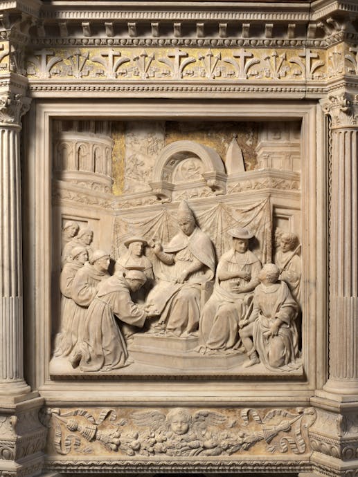 Benedetto da Maiano, “Conferma della Regola francescana”, scena del pulpito con “Storie di san Francesco”, 1481-1487, marmo bianco di Seravezza, marmo rosso di Maremma con dorature, lacca e tarsie di vetro. Firenze, Santa Croce, navata centrale Benedetto da Maiano, “Conferma della Regola francescana”, scena del pulpito con “Storie di san Francesco”, 1481-1487, marmo bianco di Seravezza, marmo rosso di Maremma con dorature, lacca e tarsie di vetro. Firenze, Santa Croce, navata centrale