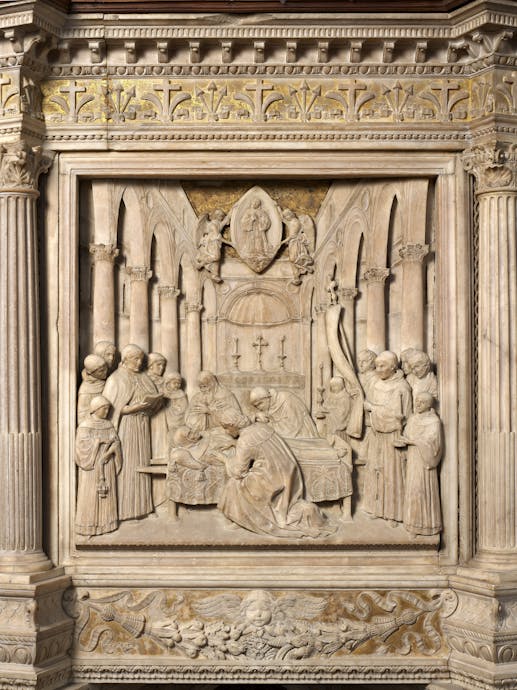 Benedetto da Maiano, “Esequie di san Francesco”, scena del pulpito con “Storie di san Francesco”, 1481-1487, marmo bianco di Seravezza, marmo rosso di Maremma con dorature, lacca e tarsie di vetro. Firenze, Santa Croce, navata centrale Benedetto da Maiano, “Esequie di san Francesco”, scena del pulpito con “Storie di san Francesco”, 1481-1487, marmo bianco di Seravezza, marmo rosso di Maremma con dorature, lacca e tarsie di vetro. Firenze, Santa Croce, navata centrale