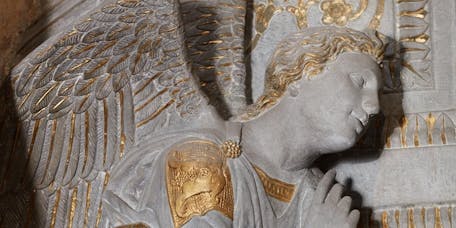 Donatello, “Arcangelo Gabriele”, particolare della “Annunciazione della Vergine (Annunciazione Cavalcanti)", 1433-1435 circa, pietra serena lumeggiata d’oro; putti in terracotta e stucco. Firenze, Santa Croce, navata destra Donatello, “Arcangelo Gabriele”, particolare della “Annunciazione della Vergine (Annunciazione Cavalcanti)", 1433-1435 circa, pietra serena lumeggiata d’oro; putti in terracotta e stucco. Firenze, Santa Croce, navata destra