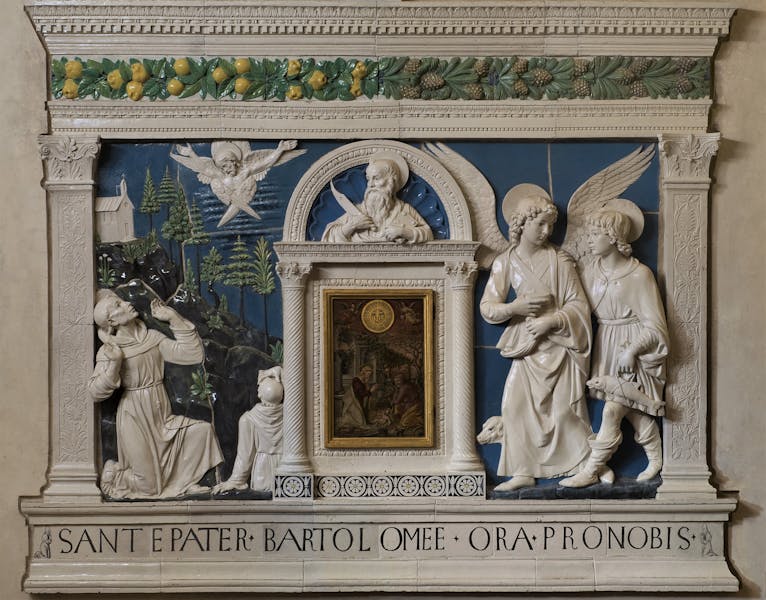 Andrea della Robbia, “Dossale per la compagnia di San Bartolomeo detta la Capanna”, 1475 circa, terracotta invetriata. Firenze, Santa Croce, Cappella Cerchi