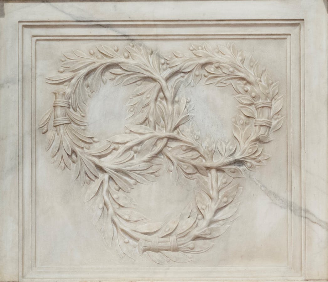 Giorgio Vasari (design), Emblem of the Accademia del Disegno, detail of the Monumental Tomb of Michelangelo Buonarroti, 1564-76. Basilica of Santa Croce, south aisle Giorgio Vasari (design), Emblem of the Accademia del Disegno, detail of the Monumental Tomb of Michelangelo Buonarroti, 1564-76. Basilica of Santa Croce, south aisle