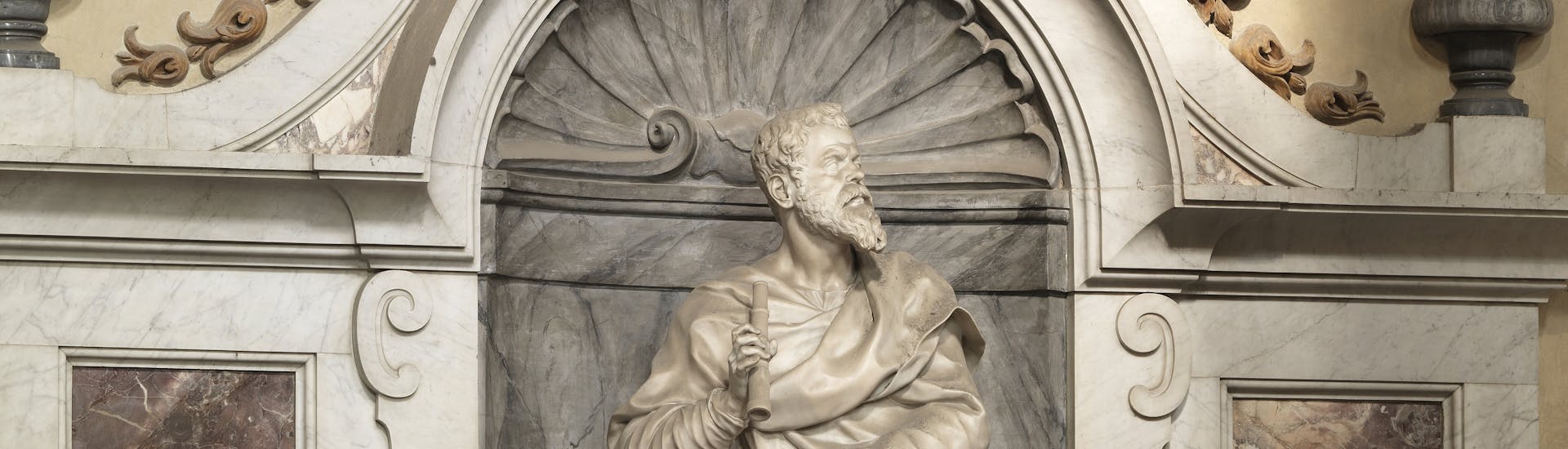 Giovanni Battista Foggini: “Busto di Galileo”; Vincenzo Foggini: “Astronomia”; Girolamo Ticciati: “Geometria” , particolare della “Tomba monumentale di Galileo Galilei”, particolare, 1737, marmo. Firenze, Santa Croce, navata sinistra Giovanni Battista Foggini: “Busto di Galileo”; Vincenzo Foggini: “Astronomia”; Girolamo Ticciati: “Geometria” , particolare della “Tomba monumentale di Galileo Galilei”, particolare, 1737, marmo. Firenze, Santa Croce, navata sinistra