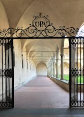 Cancello d'ingresso del secondo chiostro. Firenze, Santa Croce