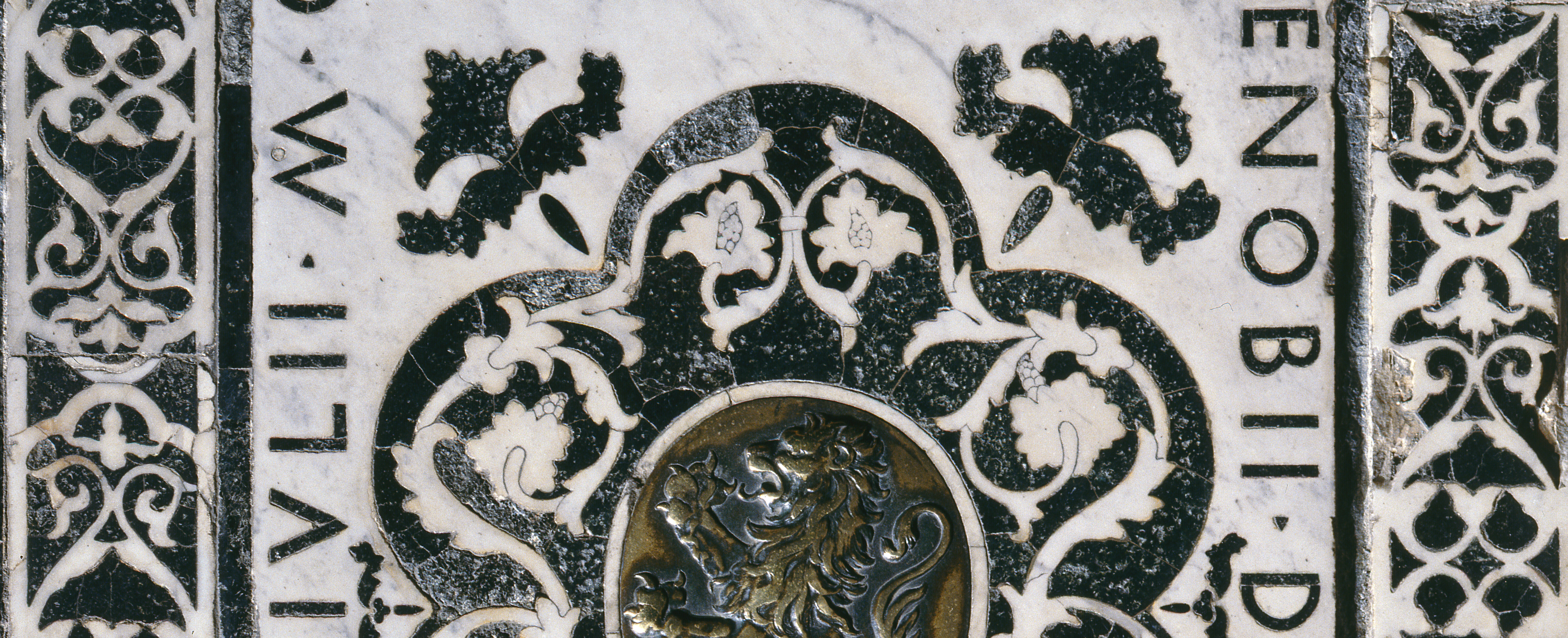 Maestranze fiorentine, “Lastra tombale di Lodovico di Iacopo di Zenobi degli Schiattesi e dei suoi”, seconda metà del XV secolo, marmo. Firenze, Santa Croce