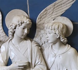 Andrea della Robbia, “Dossale per la compagnia di San Bartolomeo detta la Capanna”, particolare, 1475 circa, terracotta invetriata. Firenze, Santa Croce, Cappella Cerchi