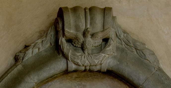 Francis William Sargant, “Monumento a Florence Nightingale”, particolare, 1913, marmo e pietra serena. Firenze, Santa Croce, primo chiostro