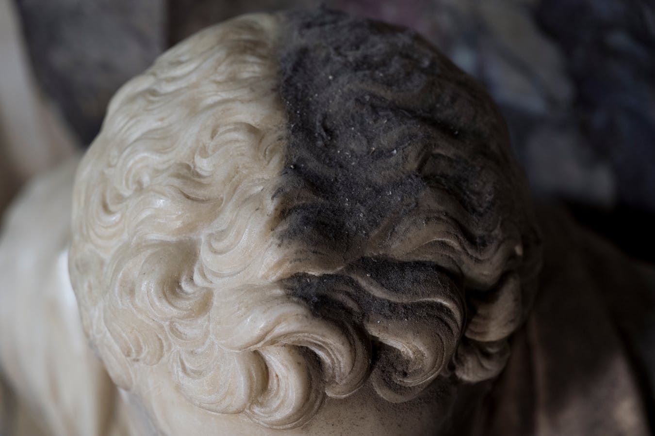Restauro di Battista Lorenzi, "Busto di Michelangelo", particolare della "tomba monumentale di Michelangelo Buonarroti", 1564-1576, marmo e affresco. Firenze, Santa Croce, navata destra