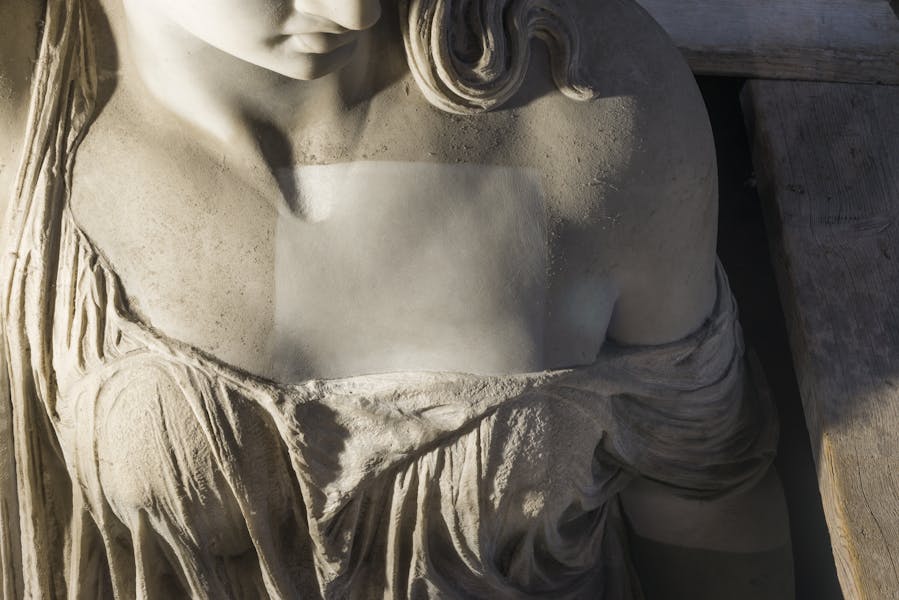 Dusting and cleaning of marble surfaces