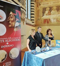 Una moneta e tre francobolli emessi per il Sommo Poeta