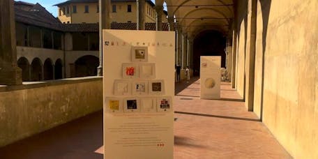Installazione Tetraktys nel loggiato sud della basilica Installazione Tetraktys nel loggiato sud della basilica