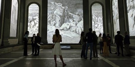 Visitatori alla mostra "Dante, il Poeta Eterno" in cappella Pazzi Visitatori alla mostra "Dante, il Poeta Eterno" in cappella Pazzi