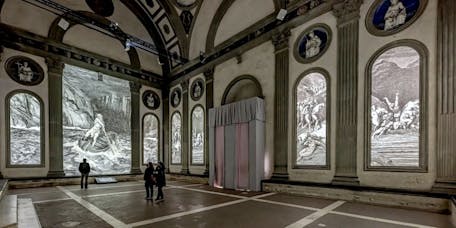 "Dante Poeta Eterno", mostra temporanea in cappella Pazzi L'interno della cappella Pazzi con la mostra temporanea "Dante Poeta Eterno"