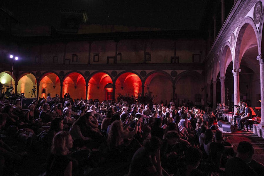 Genius Loci a Santa Croce Il festival "Genius Loci" nel chiostro di Brunelleschi a Santa Croce, Firenze
