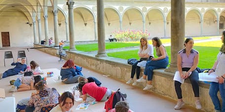 Attività didattica per bambini e famiglie nel chiostro di Brunelleschi Attività didattica per bambini e famiglie nel chiostro di Brunelleschi