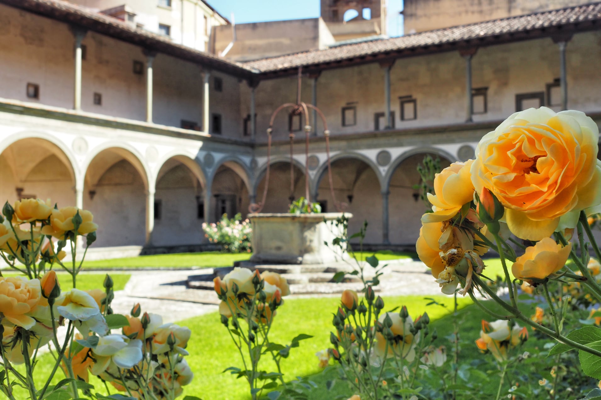 Secondo chiostro in primavera