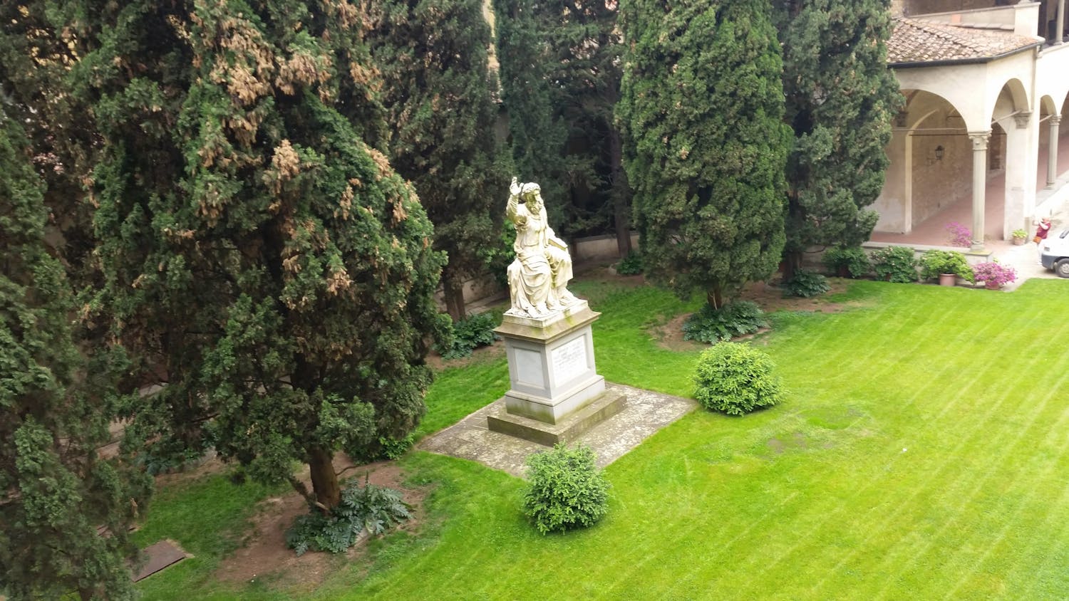 Baccio Bandinelli, "Dio padre", 1556, marmo. Firenze, Santa Croce, primo chiostro, Parco della Rimembranza