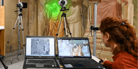 Indagini sulle pareti della Cappella Bardi nel corso dei servizi Molab (consorzio Iperion HS) Indagini sulle pareti della Cappella Bardi nel corso dei servizi Molab (consorzio Iperion HS)