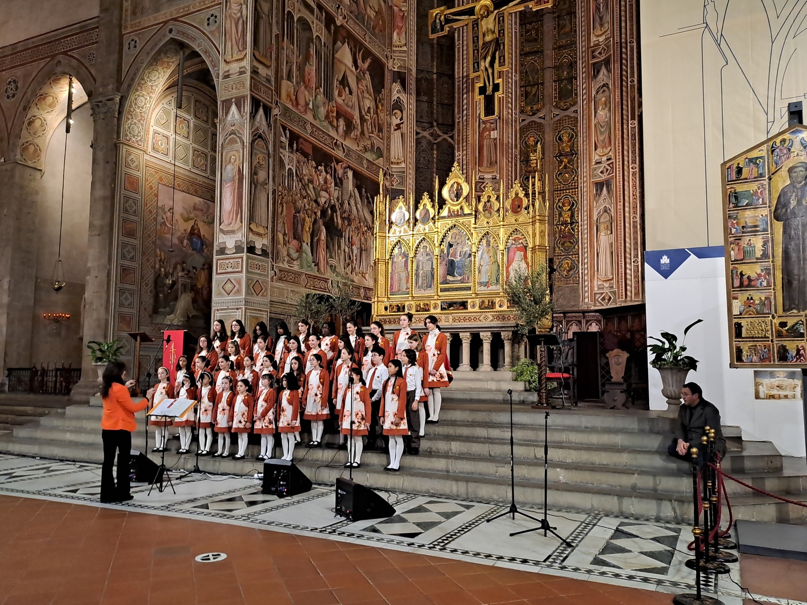 Piccolo Coro il Melograno nella basilica di Santa Croce