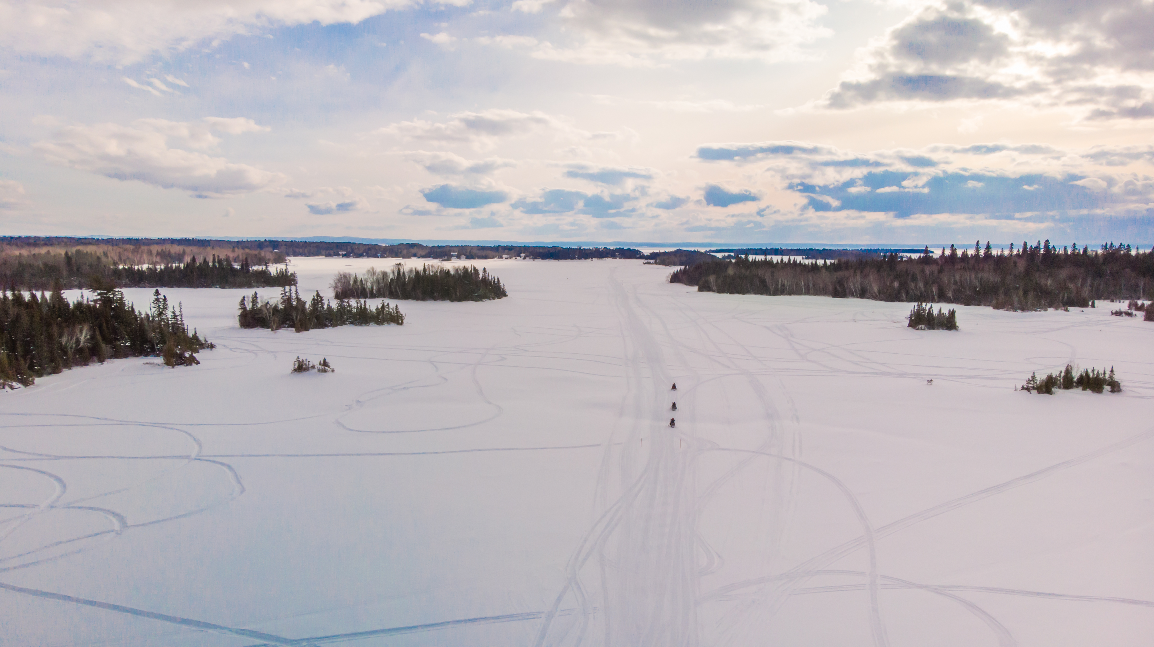 Rent a snowmobile in Quebec Province Équinox Aventure Équinox Aventure